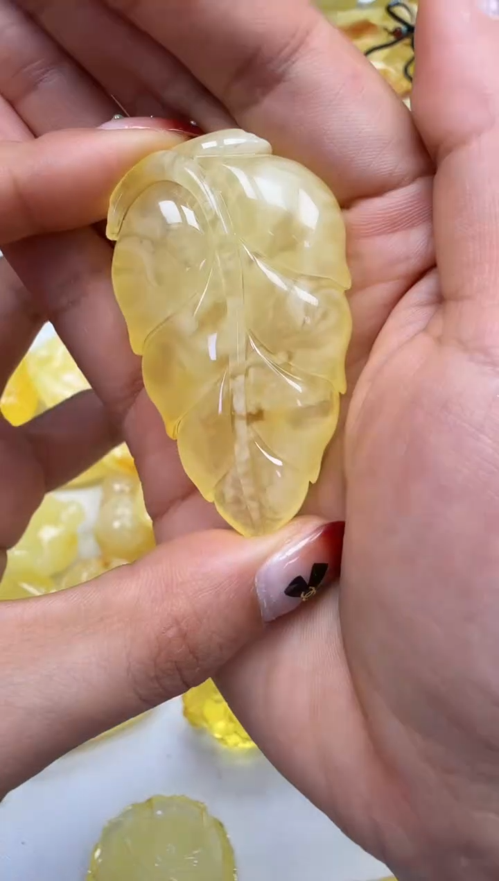 裸石琥珀未镶嵌如图