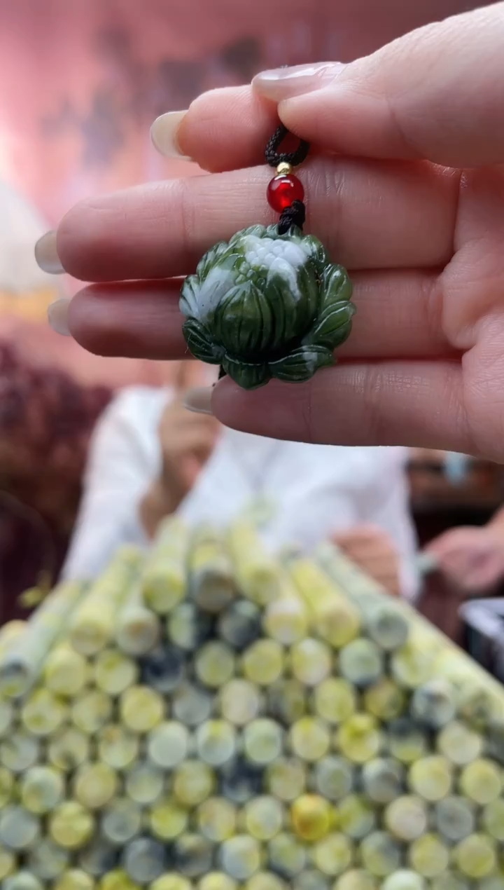 未镶嵌岫玉吊坠·