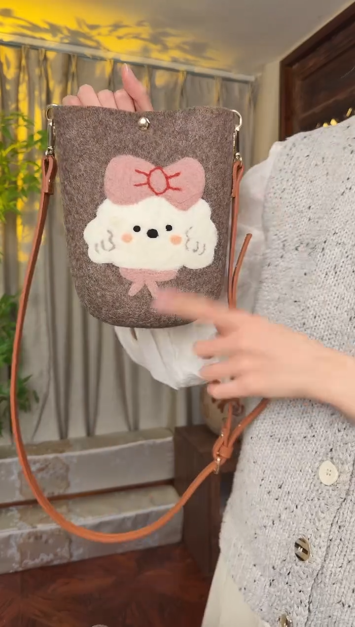 羊毛非遗羊毛毡包 手机包小狗