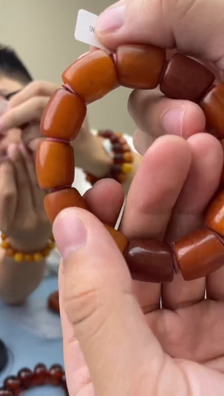 未镶嵌蜜蜡珠宝奇石假一罚十，微瑕发一件033.14