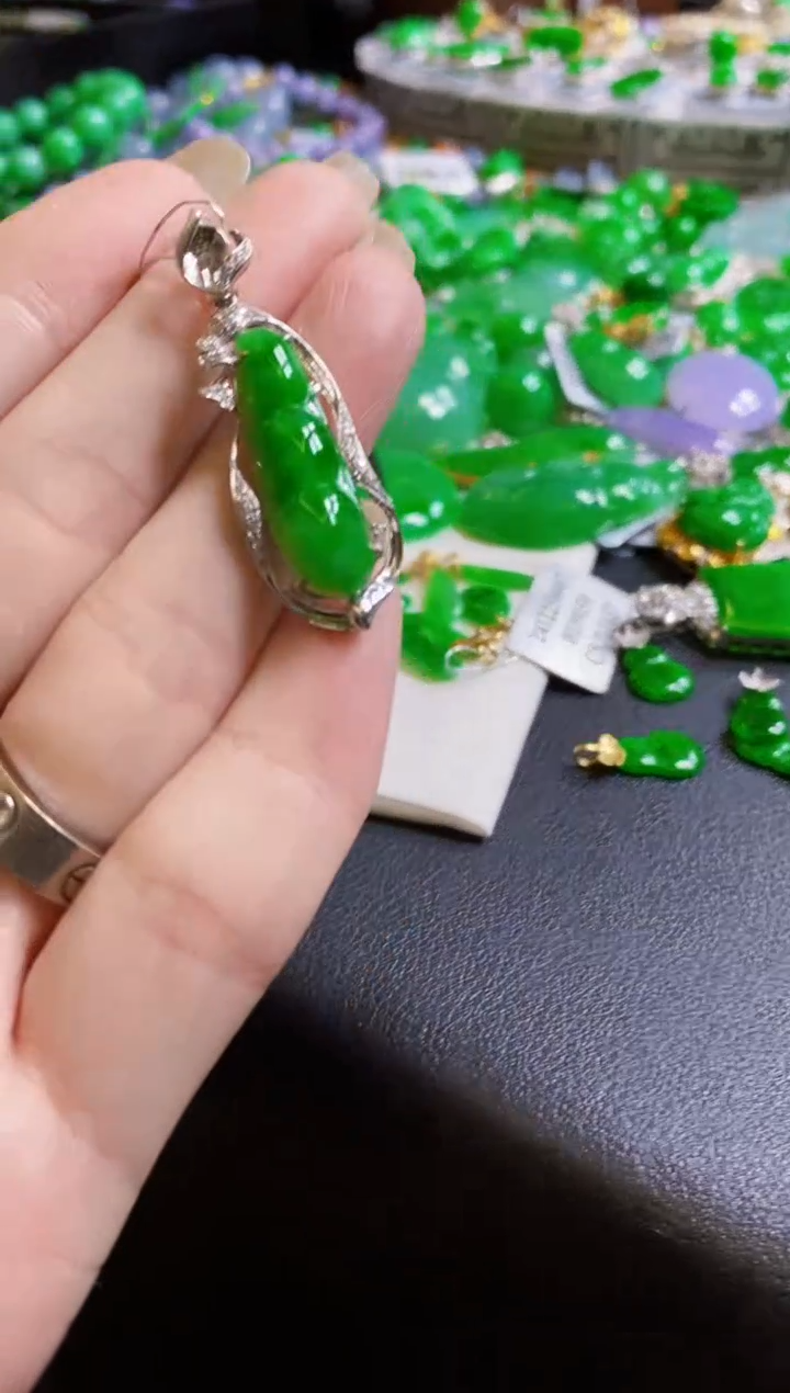 【闪购商品】定制翡翠18K金镶嵌豆