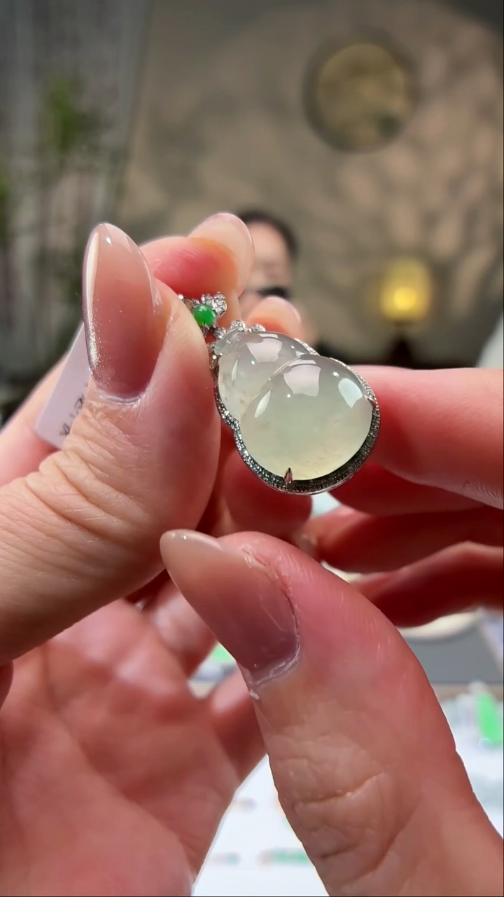 吊坠(不含链)18K金镶嵌翡翠葫芦