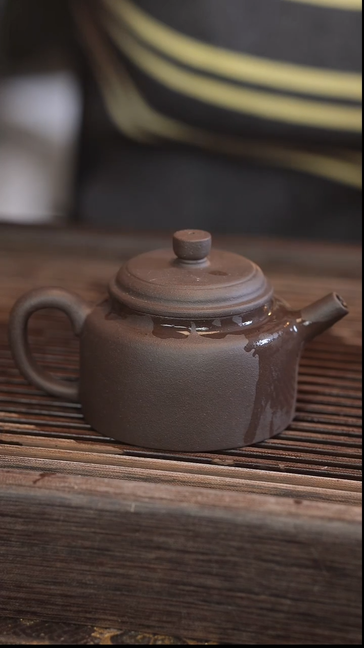茶壶紫砂德中 黑金砂 半手工 160cc 【出水不好】