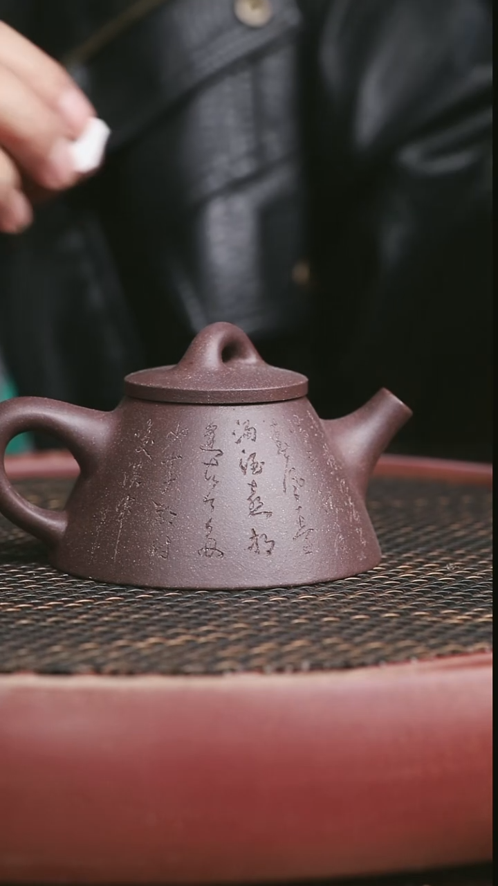 茶壶紫砂1号高砂老紫泥霸王瓢刻绘200CC底磕碰