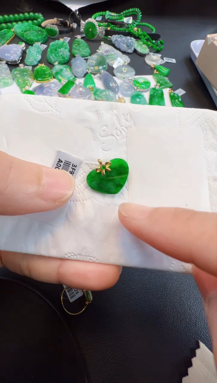 【闪购商品】翡翠吊坠(不含链)18K金镶嵌980