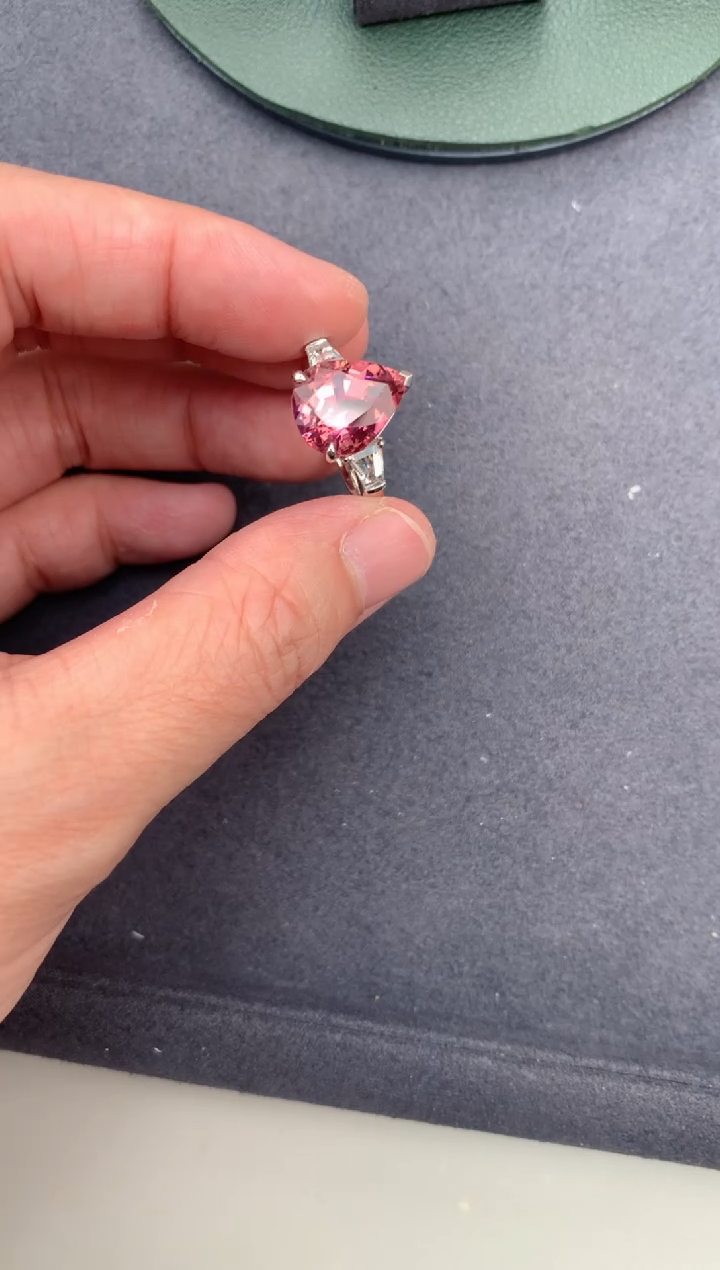 【闪购商品】碧玺戒指18K金镶嵌粉碧玺戒指