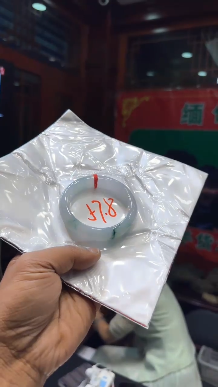 翡翠手镯未镶嵌手镯