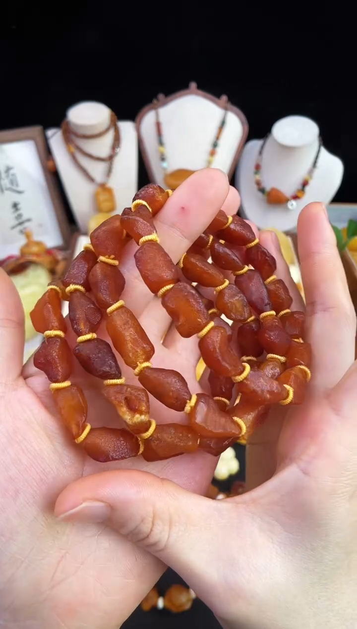 琥珀未镶嵌珠宝奇石多样性发其一