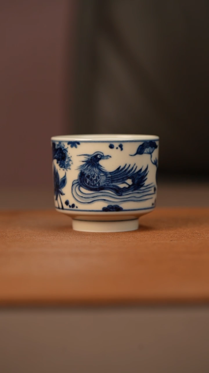 陶瓷幽蓝溪堂满池娇直口杯