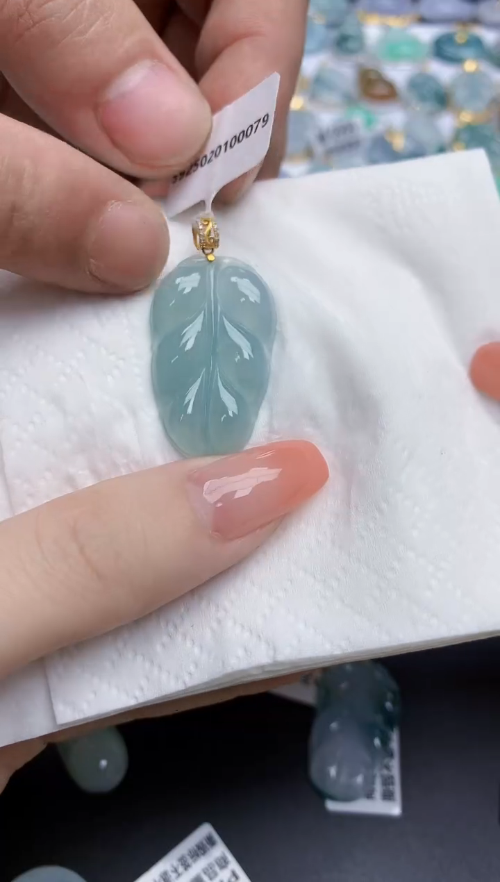 【闪购商品】翡翠颈饰未镶嵌天然缅甸翡翠A货