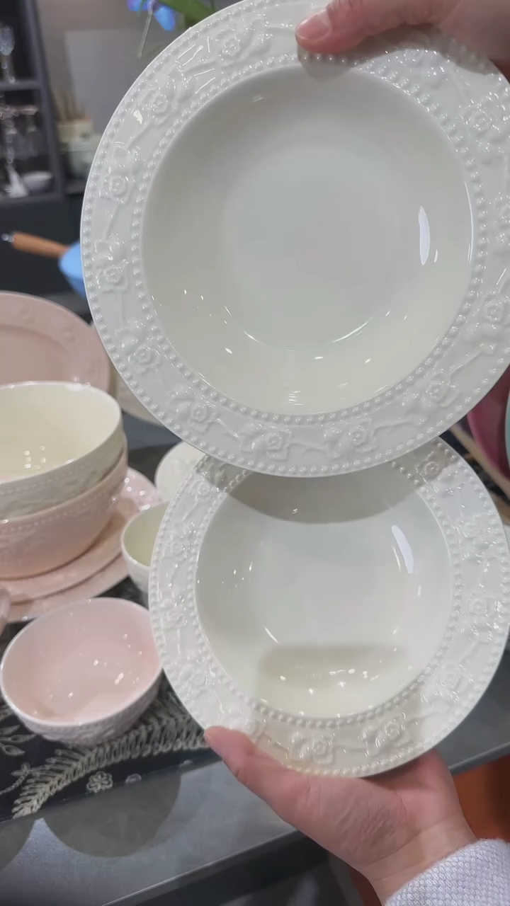 【闪购商品】瓷2个浮雕草莓深盘-奶油白8寸