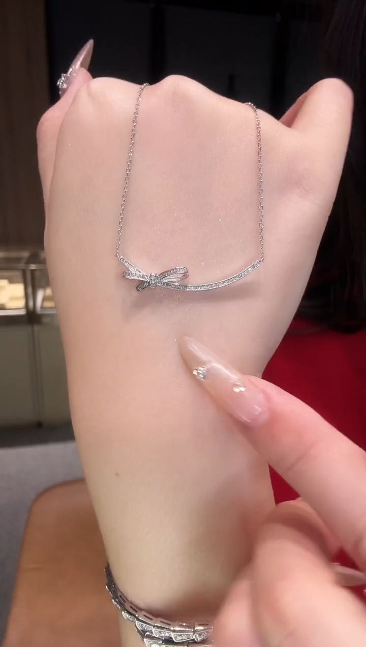 【闪购商品】钻石项链18K金镶嵌微笑蝴蝶结