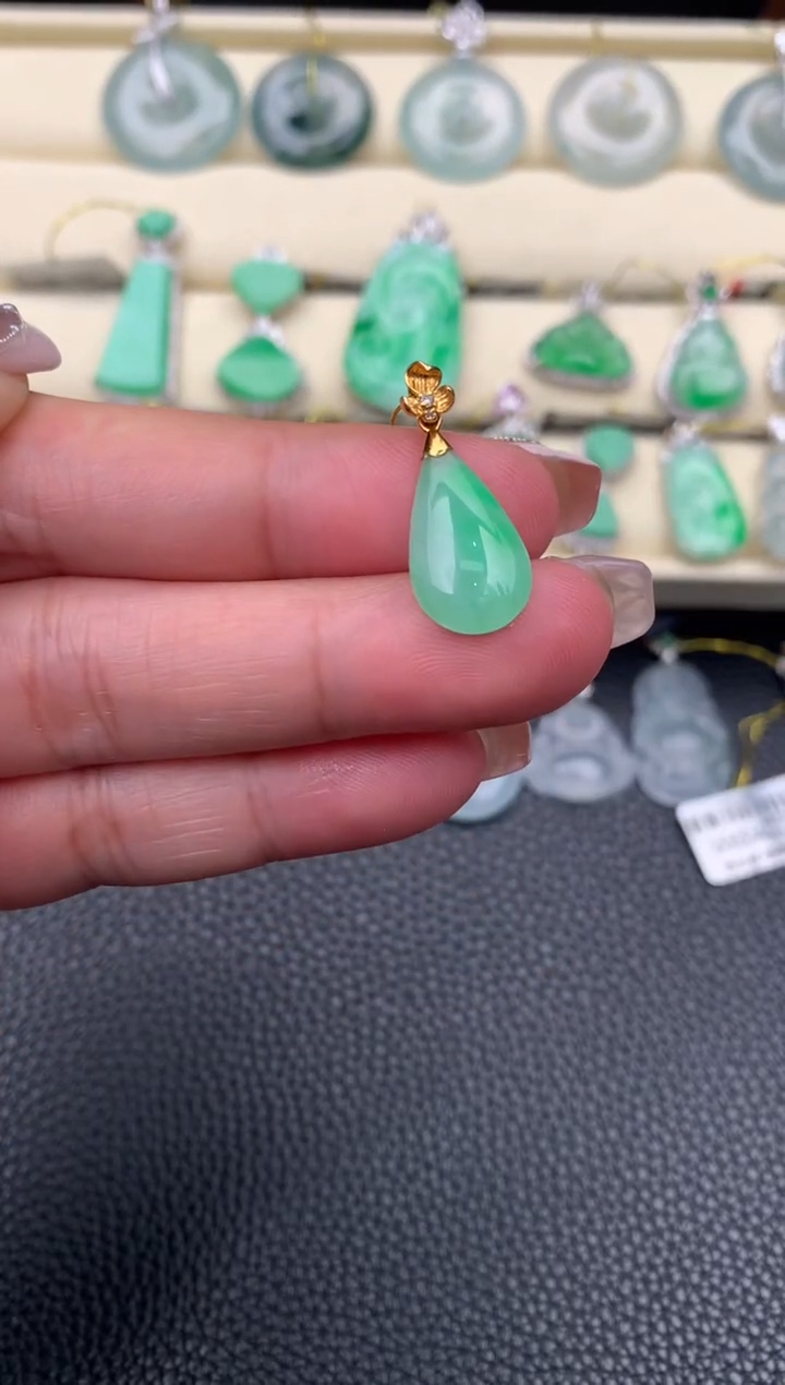 【闪购商品】翡翠颈饰18K金镶嵌D520