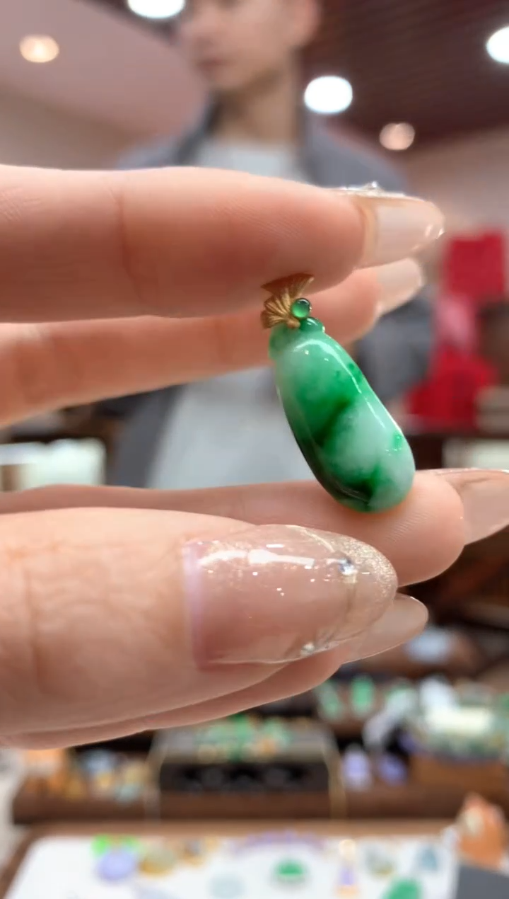 【闪购商品】翡翠吊坠(不含链)18K金镶嵌福瓜