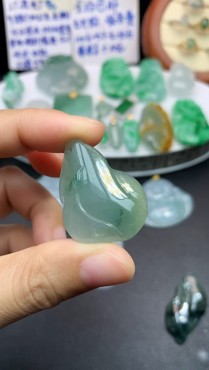 颈饰未镶嵌翡翠吊坠