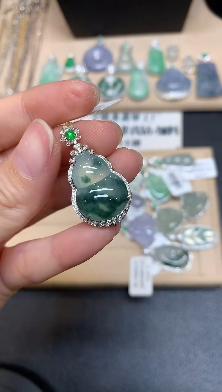 【闪购商品】翡翠颈饰18K金镶嵌葫芦【无服务费