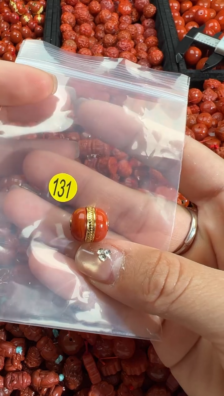 南红玛瑙合金颈饰1