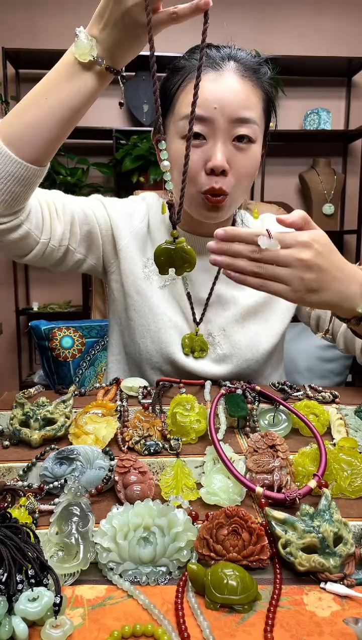 未镶嵌岫玉吊坠多样性发货发其中之一