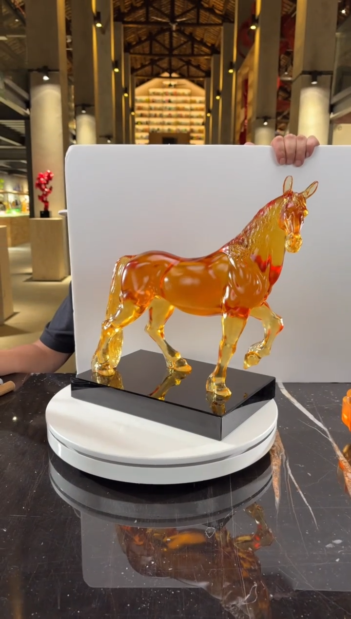 摆件W****道0601089-1琥珀逐日马艺术摆件+黑水晶大底座300*200
