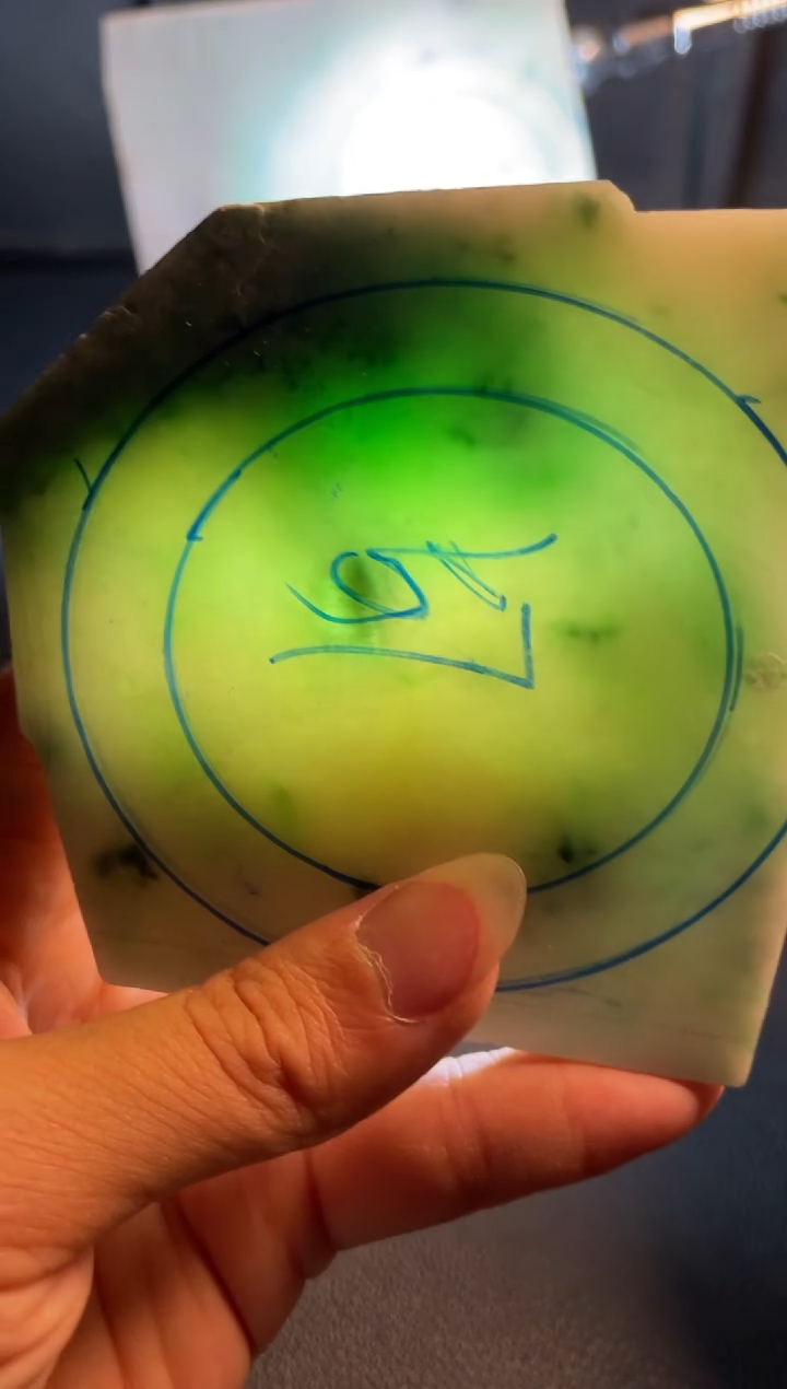 翡翠未镶嵌颈饰九****吗翡翠