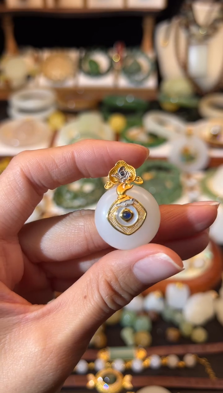 和田玉18K金镶嵌挂件1