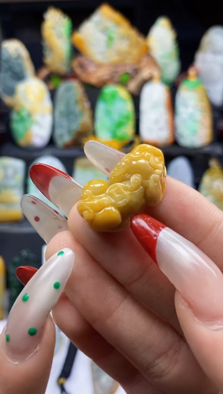 【闪购商品】翡翠颈饰未镶嵌A货翡翠