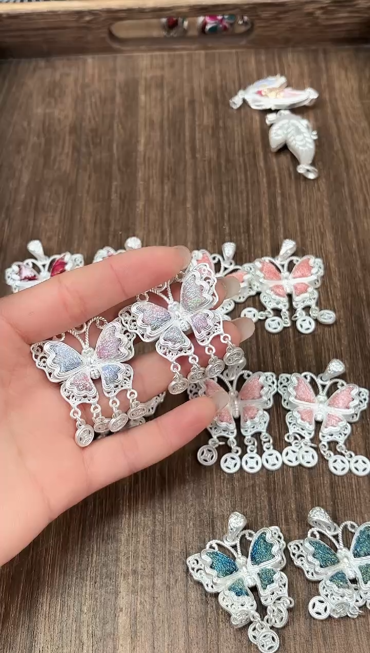 织绣s****9民族风非遗老绣饰品300