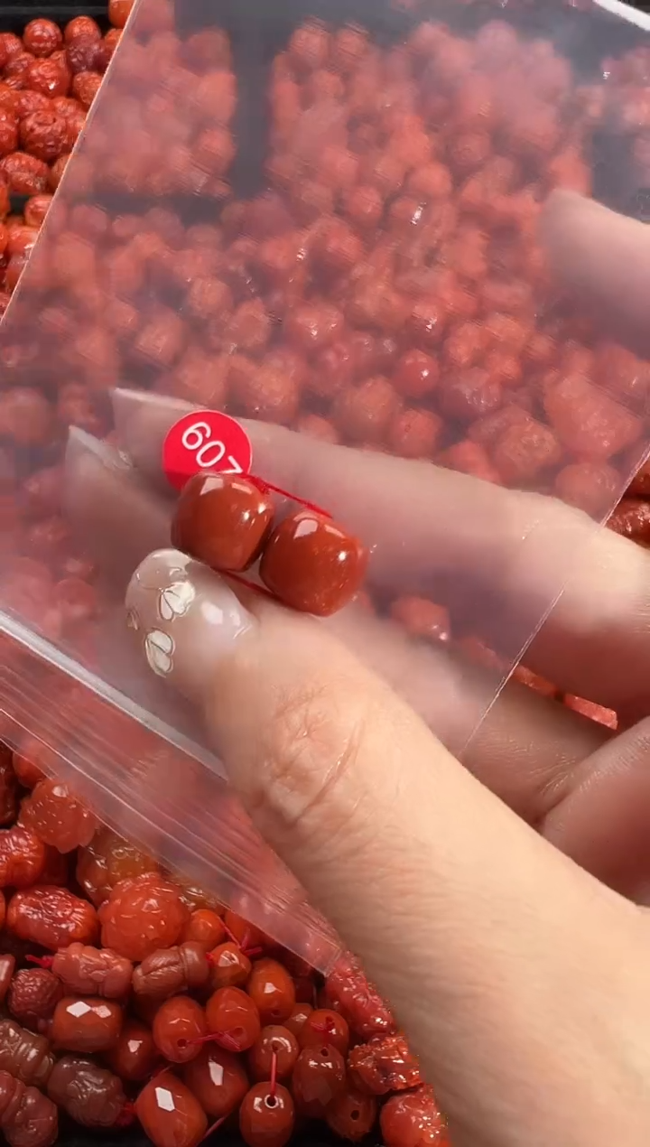 颈饰未镶嵌南红玛瑙1