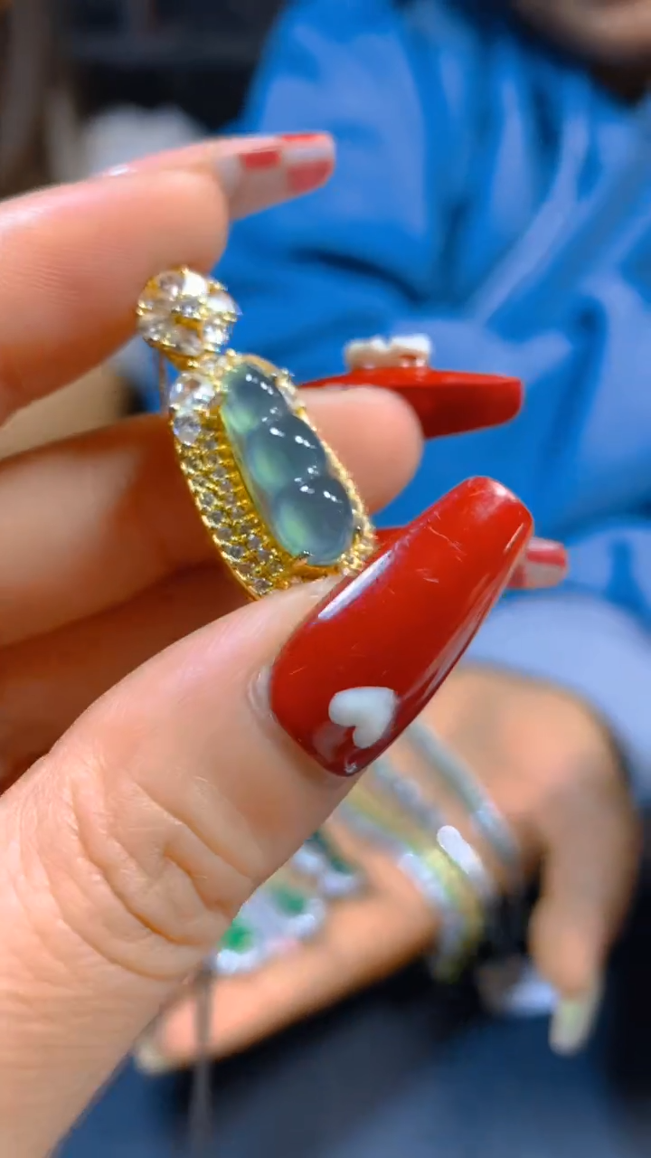 【闪购商品】翡翠吊坠(赠链)未镶嵌0514926811多样性发一