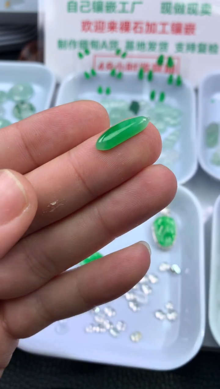 【闪购商品】翡翠颈饰18K金镶嵌福瓜