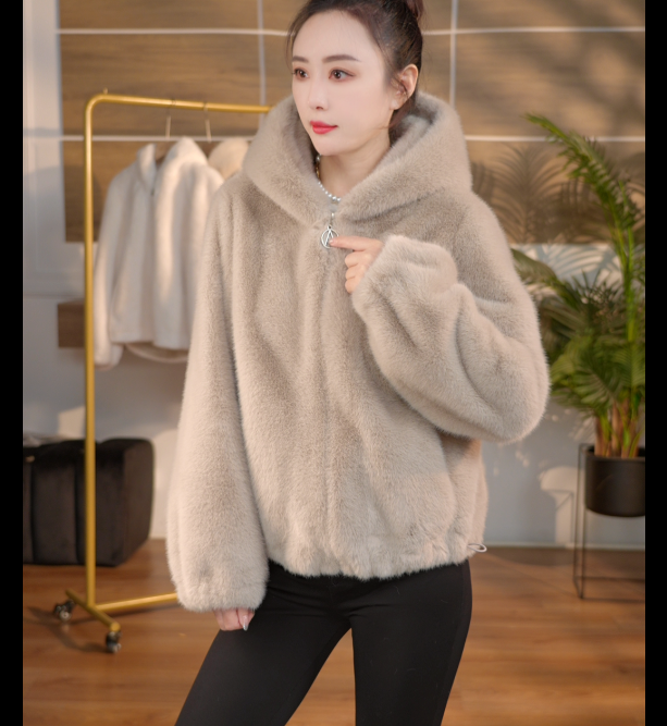 新款海宁秋冬新款皮毛一体连帽加厚短款休闲毛外套百搭希望