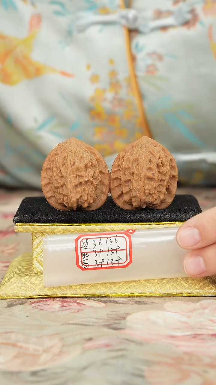 【闪购商品】文玩核桃把件罗家沟