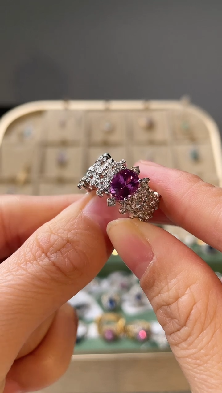 【闪购商品】彩色蓝宝石戒指18K金镶嵌无烧帕帕拉恰主石：1.86ct