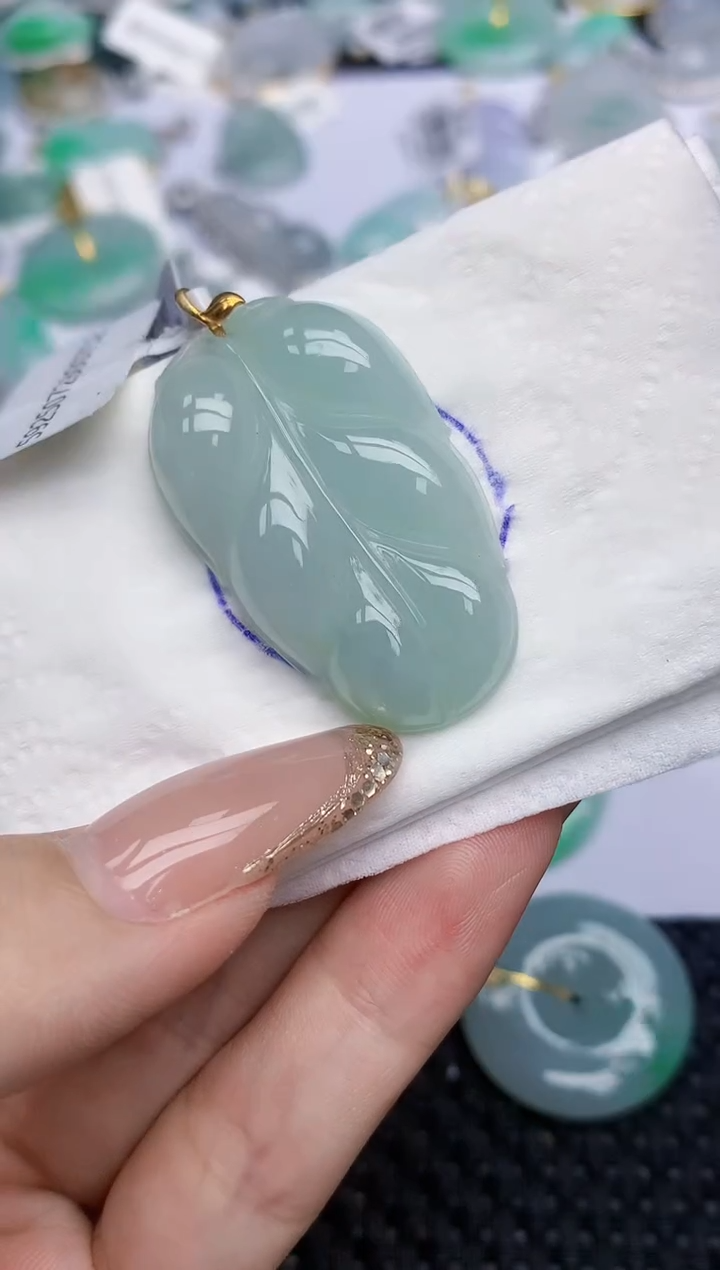 颈饰18K金镶嵌翡翠77   天然翡翠A货  百元以上9米证书费自理