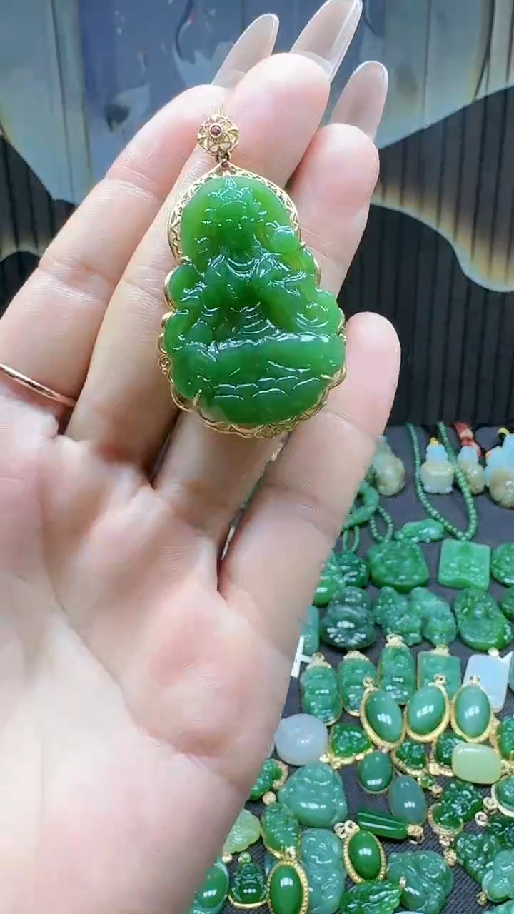 【闪购商品】和田玉挂件18K金镶嵌1