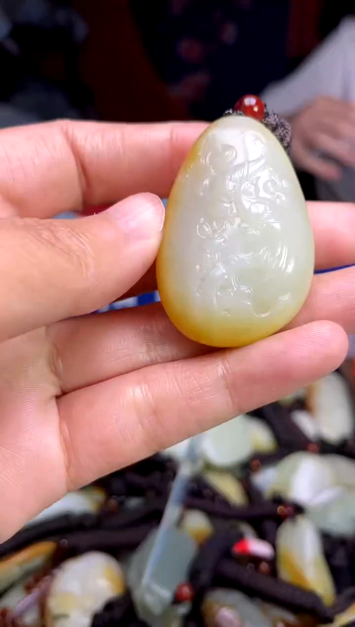 和田玉未镶嵌颈饰1