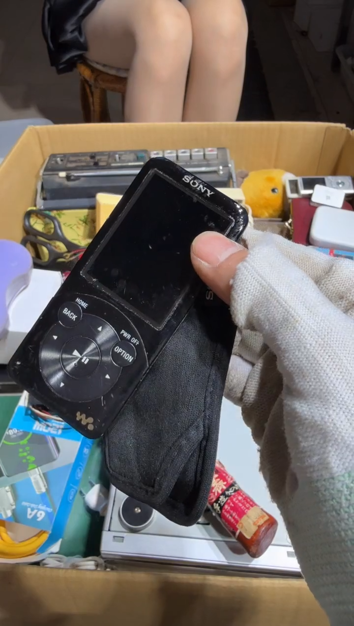 8新。****。 770   中古商品，瑕疵品，不保好坏。