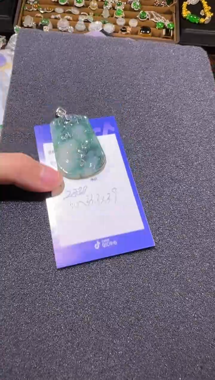 吊坠(不含链)18K金镶嵌翡翠天然翡翠吊坠多样性发其一