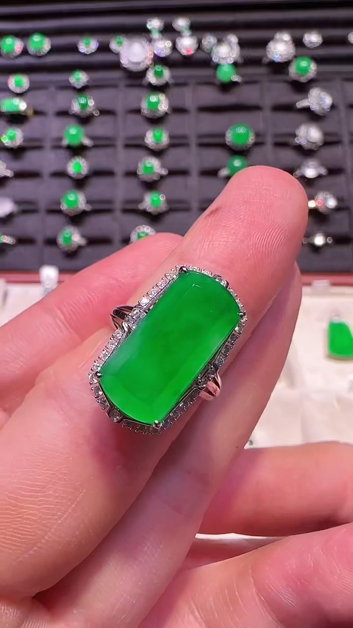 【闪购商品】翡翠戒指18K金镶嵌戒指