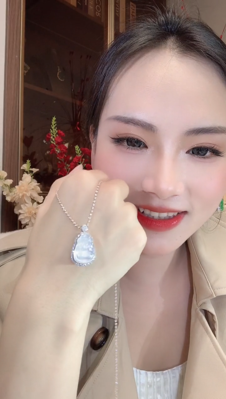 【闪购商品】翡翠吊坠(不含链)18K金镶嵌D2
