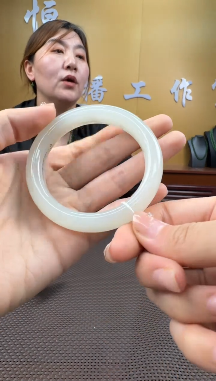 【闪购商品】和田玉手镯未镶嵌60