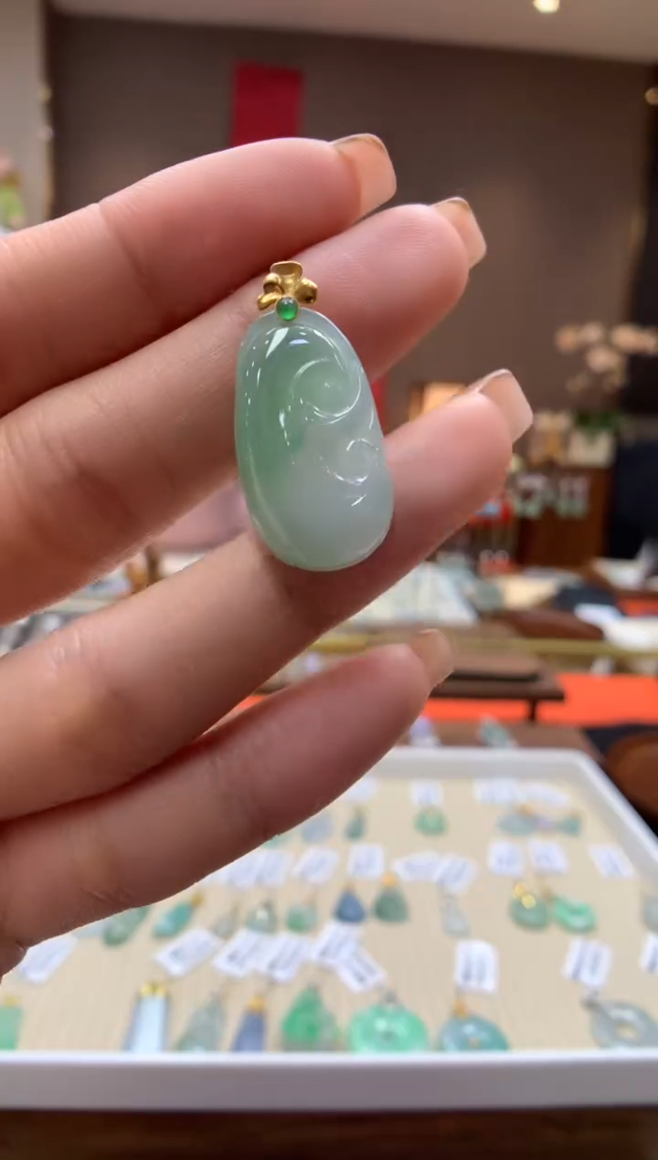 【闪购商品】翡翠颈饰18K金镶嵌如意