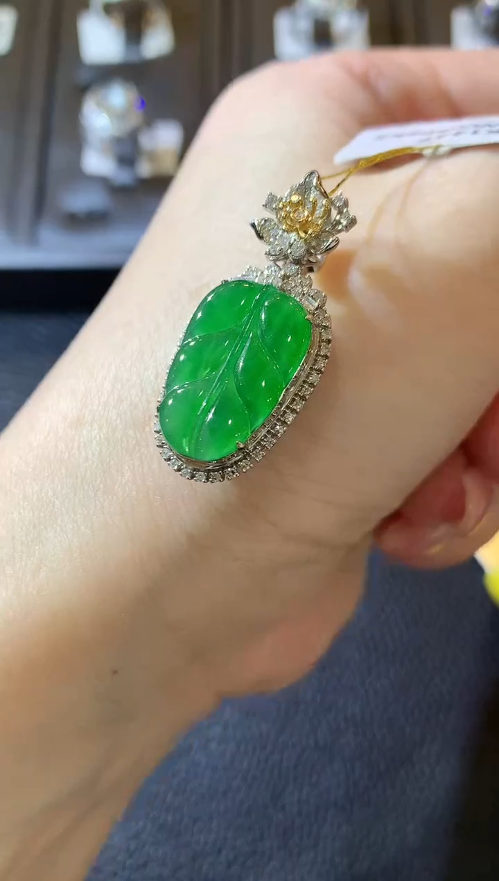 【闪购商品】翡翠吊坠(不含链)18K金镶嵌C19 