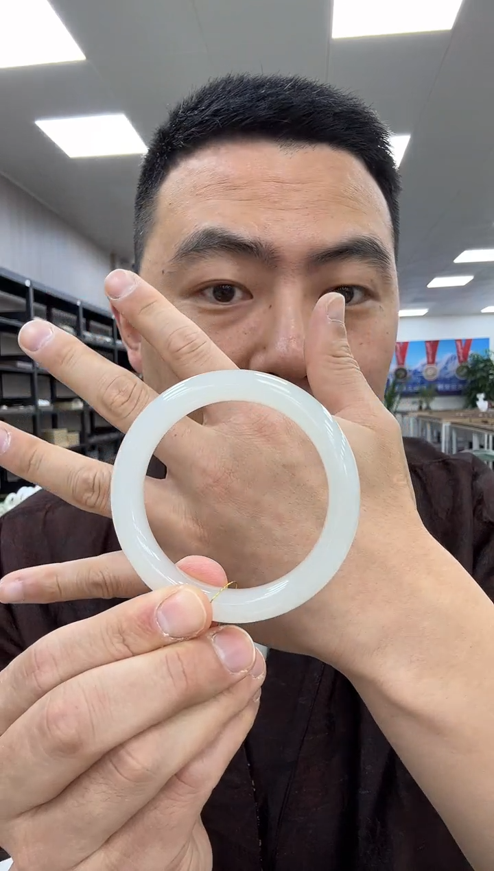 【闪购商品】和田玉手镯未镶嵌56+  982