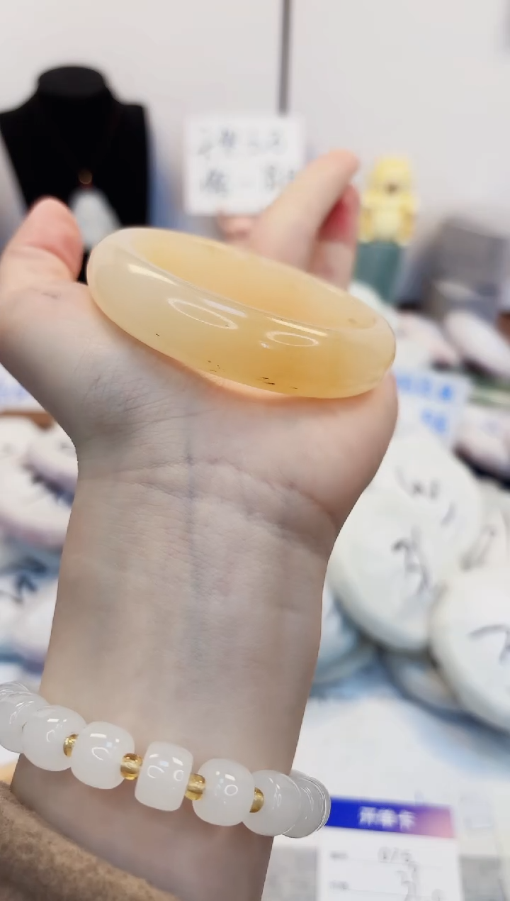 【闪购商品】石英质玉手镯未镶嵌75