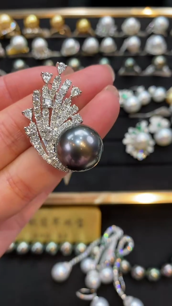 【闪购商品】海水珍珠颈饰18K金镶嵌胸针