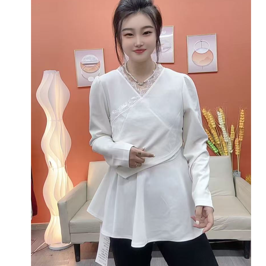 大码春季气质时尚拼接蕾丝v领不规则百搭显瘦衫