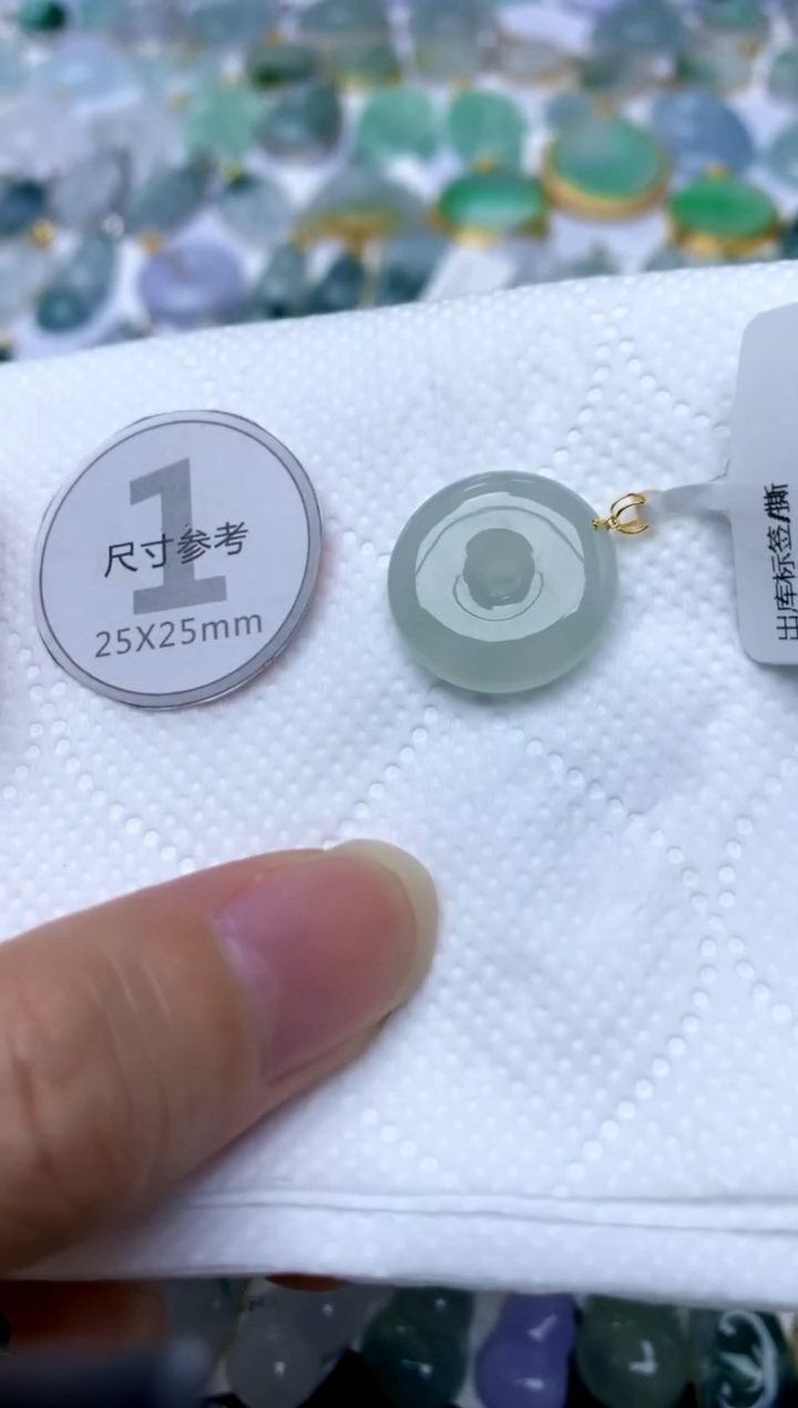 颈饰18K金镶嵌翡翠天然A货翡翠