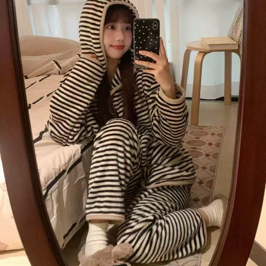 【现货闪发009】珊瑚绒睡衣女冬季条纹甜美连帽少女休闲家居服套装