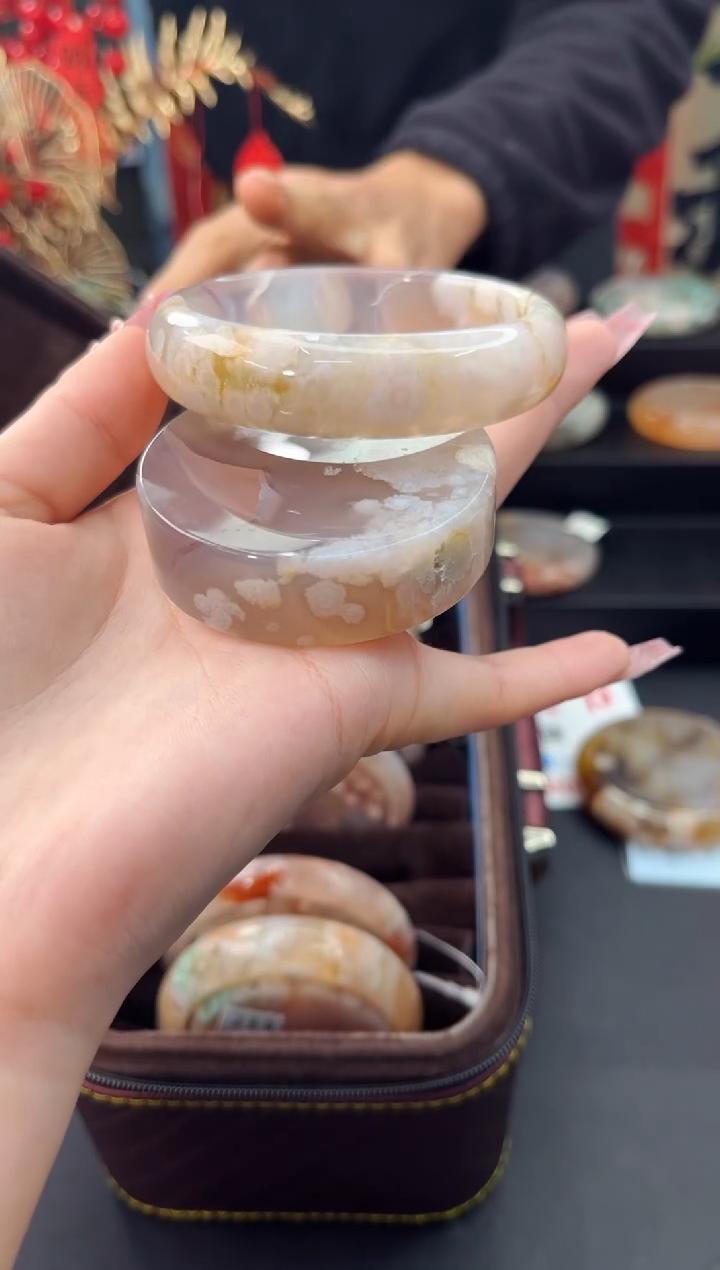 【闪购商品】石英质玉手镯未镶嵌赠送镯心（57圈口）